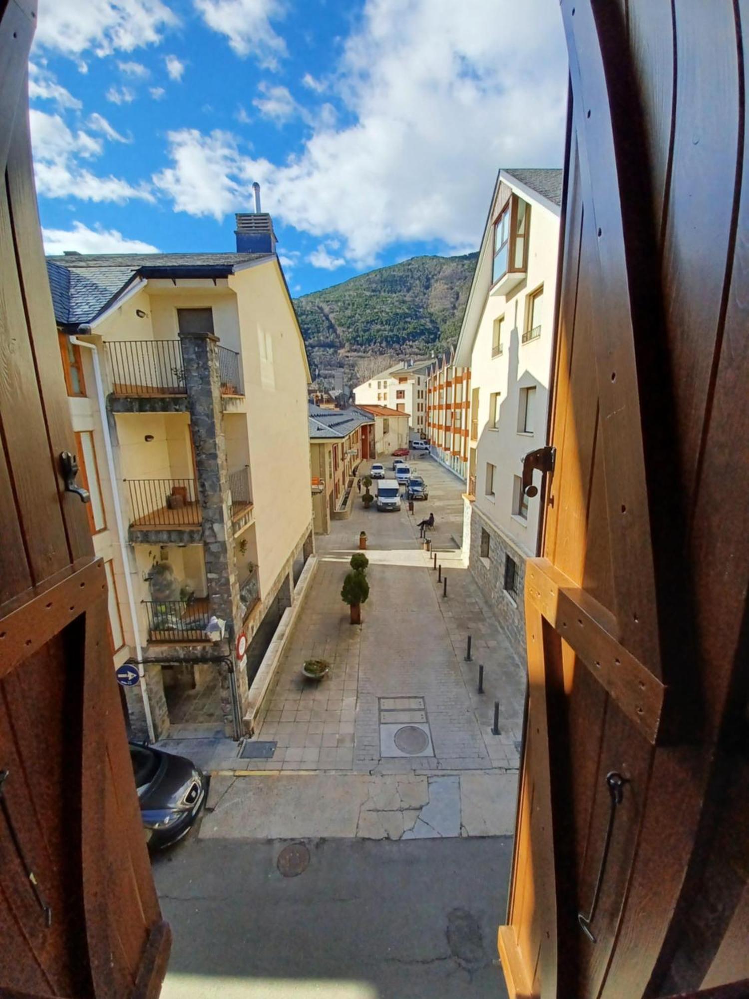 Ferienwohnung En El Pleno Centro De Biescas Con Garaje, Ascensor Y Wifi Exterior foto
